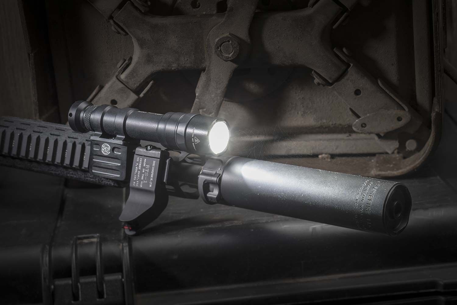 SureFire M600DF Dual Fuel LED Scout Light - Image 4